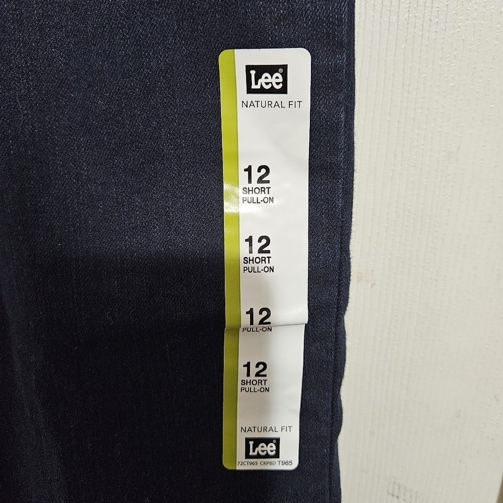 Lee Natural Fit Barely Bootcut Pull On Jeans Size 12 Short - Picture 12 of 14
